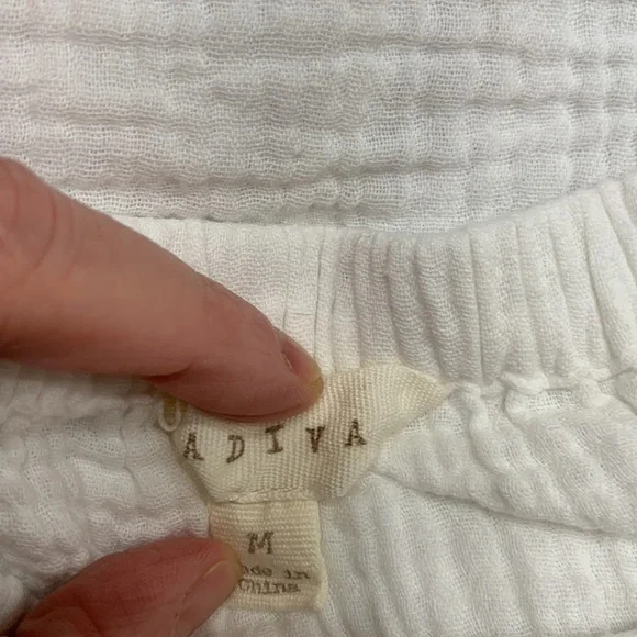 Adiva white soft summer top with flutter sleeve - size M - Picture 3 of 4